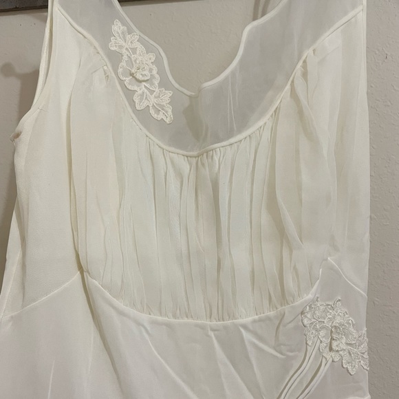 Pure white sleeping gown - Picture 2 of 7